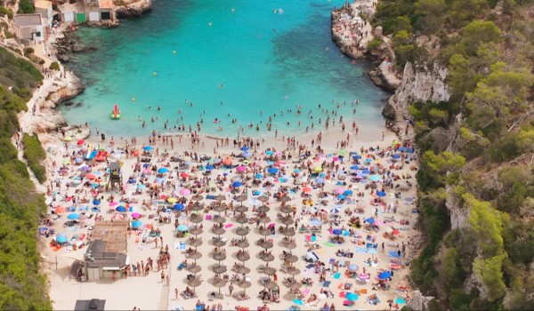 SURTOURISME, POLLUTION : MENACE SUR LES PERLES DE LA ...