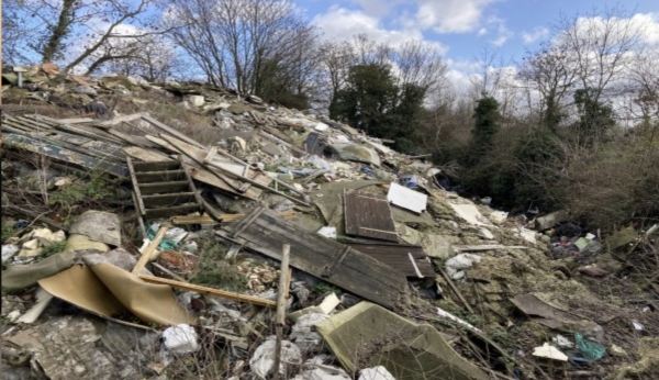 FINI LE GASPILLAGE ! ILS INVENTENT LA MAISON 100% RECYCLÉE