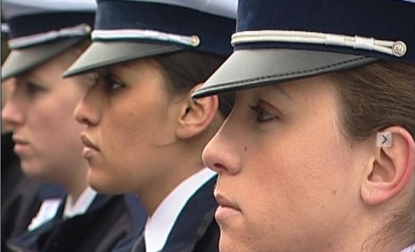 5 FEMMES À L&#039;ÉCOLE DE POLICE