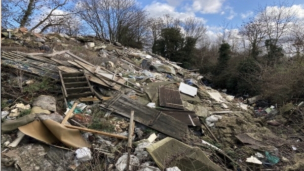 FINI LE GASPILLAGE ! ILS INVENTENT LA MAISON 100% RECYCLÉE