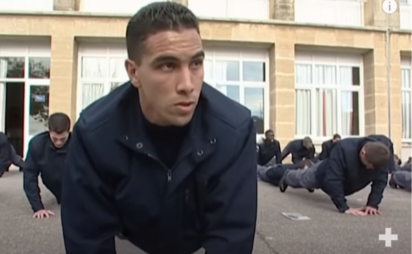 LES MARINS POMPIERS DE MARSEILLE A L&#039;ÉCOLE DU FEU